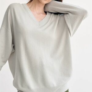 Jenni Kayne Charlie V-Neck Sweater in Dove size M